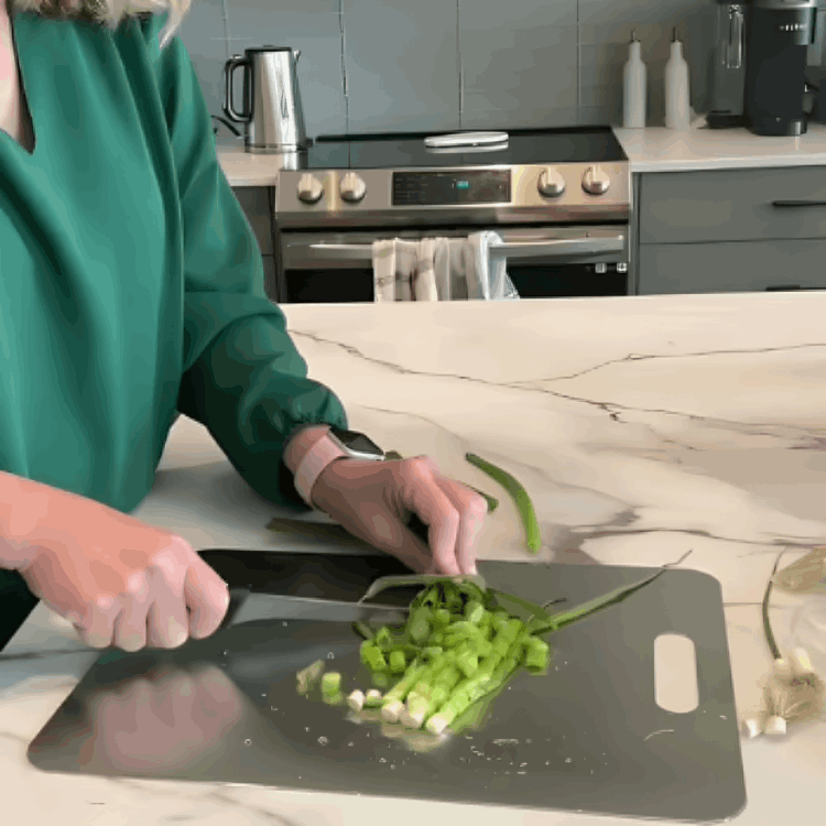 Katori Titanium Cutting Board customer~Aly– Illinois, USA
