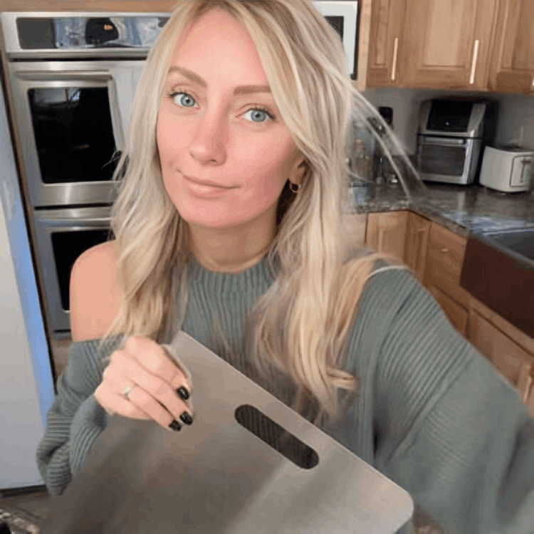 Katori Titanium Cutting Board customer~Lily– Florida, USA